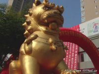 大型充气金狮子
